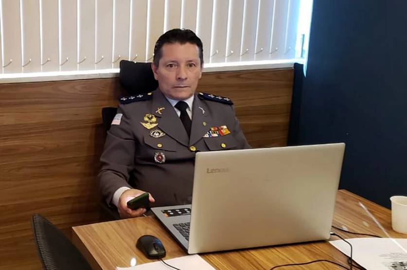 Deputado Capitão Assumção (PL) é preso dentro de igreja pela Polícia Federal, sem tempo para rezar! Descubra os detalhes dessa história e as acusações enfrentadas pelo político.